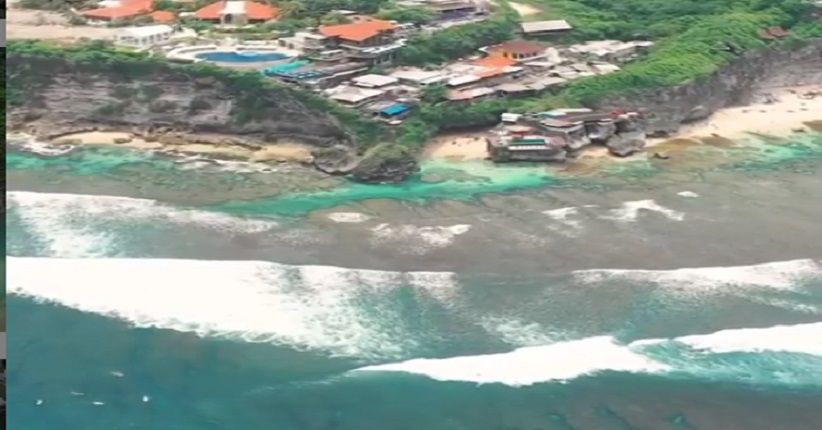 Terpikat Pesona Pantai Suluban, Batu Karangnya Terlihat Instagenik