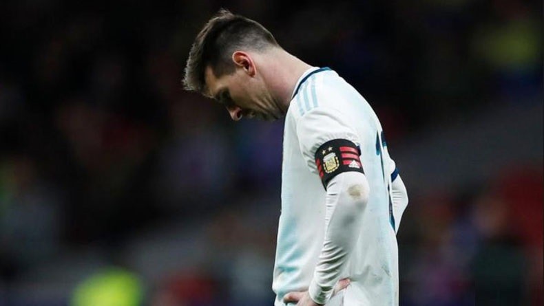 Cedera, Messi Tinggalkan Kamp Argentina Kembali ke Barcelona
