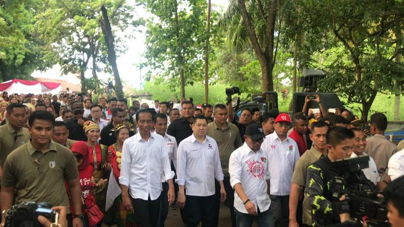Kampanye Terbuka Jokowi di Serang, Ketum Perindo HT Jalan Kaki 3,5 Km