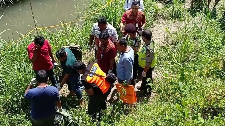 Warga Blitar Digegerkan Penemuan Mayat Pria di Dalam Koper