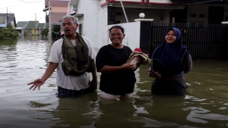 Banjir Indramayu Makin Meninggi, Tim SAR Evakuasi Warga di 5 Kecamatan