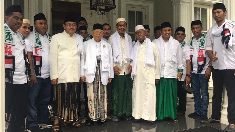 Habaib, Kiai Sepuh, dan Ribuan Relawan Kawal Ma’ruf Amin Menuju GBK