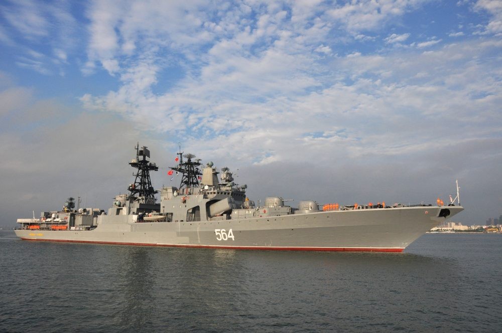 Tak Mau Kalah dengan AS, Kapal Perang Rusia Masuki Laut China Selatan