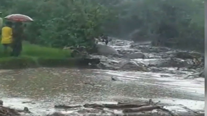 Hujan Deras, Banjir Bandang Terjang 3 Kecamatan di Limapuluh  Kota
