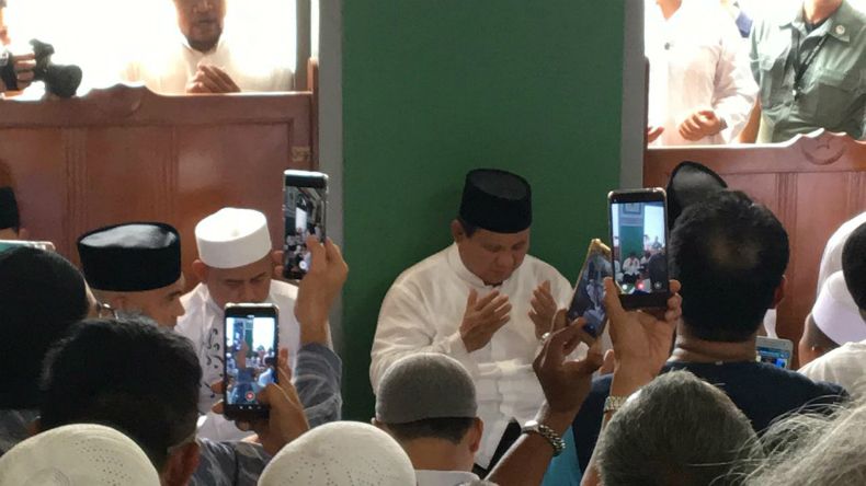 Pekik Takbir dan Prabowo Presiden Berkumandang di Jalan Kertanegara IV