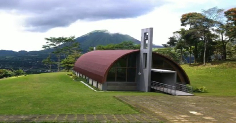 Terpikat Indahnya Bukit Doa Tomohon, Tersembunyi di Kaki Gunung Mahawu