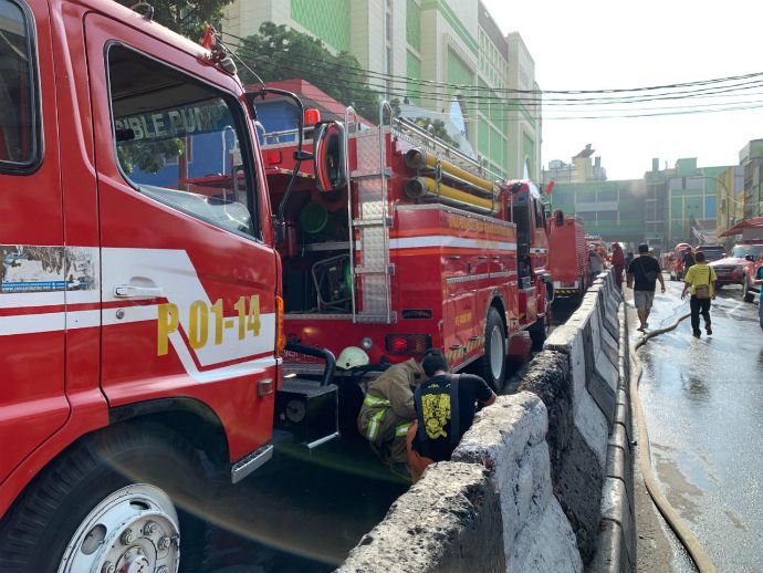 20 Mobil Damkar Padamkan Kebakaran di Blok C Pasar Tanah Abang