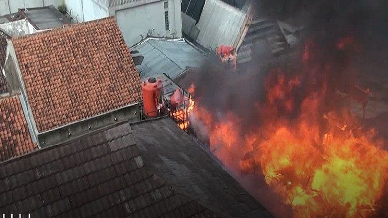 Kebakaran Hanguskan 10 Rumah di Makassar, 1 di Antaranya Kantor Lurah