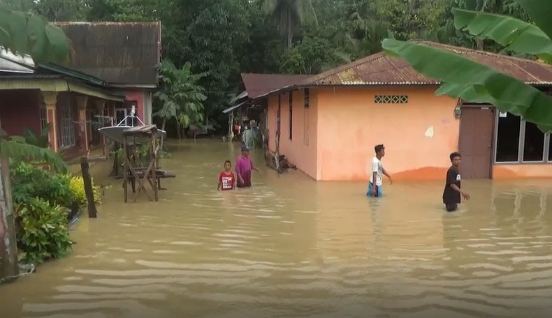 Banjir 1 Meter Rendam Ribuan Rumah di Luwu akibat Hujan Deras