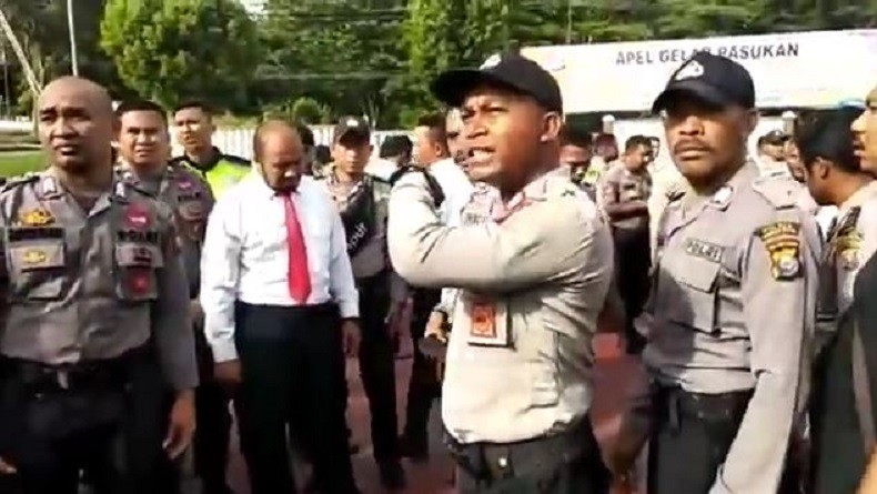 Ratusan Polisi di Halmahera Selatan Demo, Ruang Kapolres Dipalang