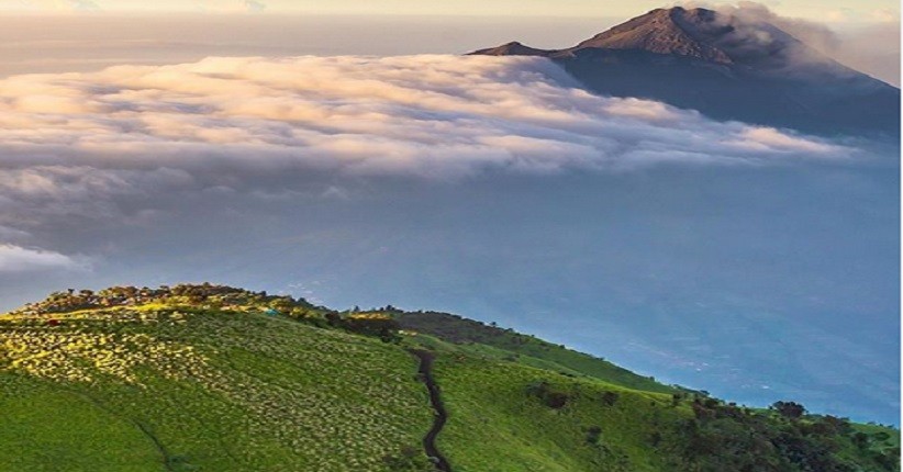 Spot Terindah di Merbabu, Mendaki lewat Jalur Selo Bisa Lihat Merapi