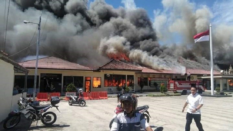 80 Persen Bangunan Utama Kantor Mapolres Lampung Ludes Terbakar