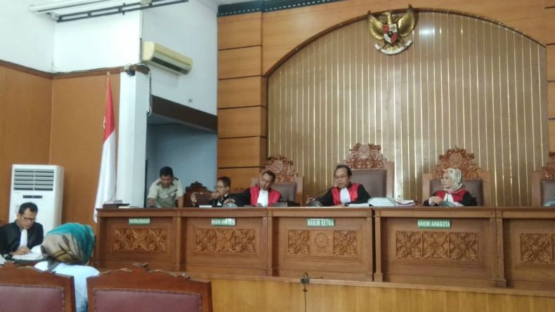 Ratna Mengaku Empat Kali Operasi Plastik karena Malu Wajahnya Menua