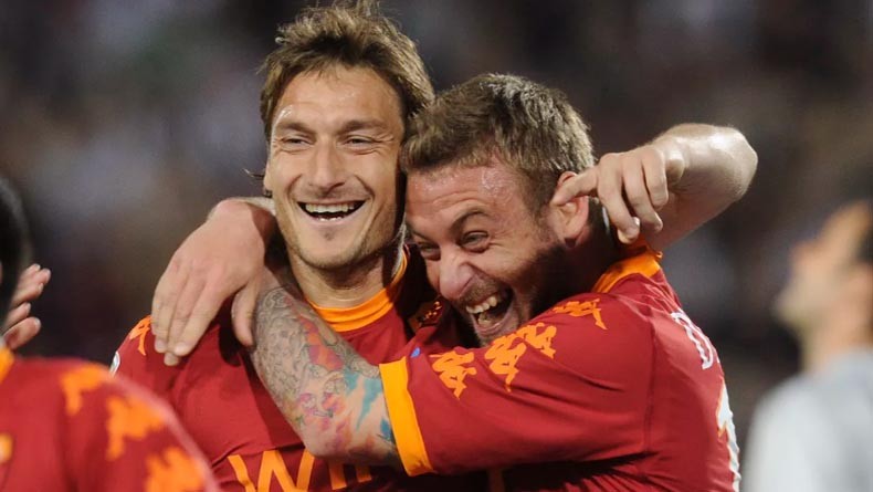 De Rossi Tinggalkan Roma, Totti: Dia Sudah seperti Saudara