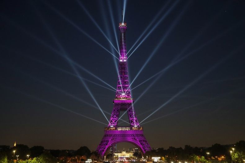 Ulang Tahun Ke-130, Menara Eiffel Berselimut Cahaya