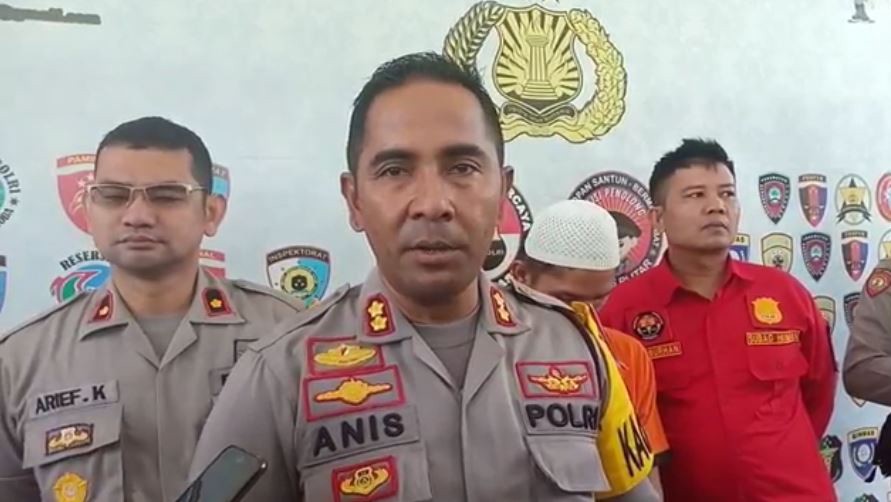 Viral Sepasang Kekasih Asal Blitar Berbuat Asusila sambil Live di Medsos