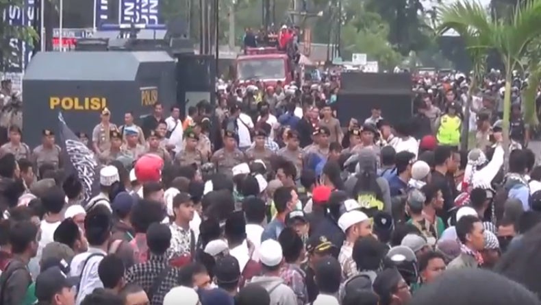 Bawa Sajam dan Senpi, 3 Provokator Aksi Demo Bawaslu Sumut Ditangkap Polisi