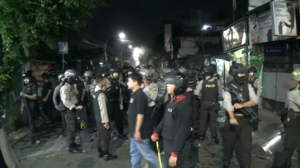 Massa Bentrok dengan Polisi di Jatinegara, Jalan Raya Otista Sempat Ditutup