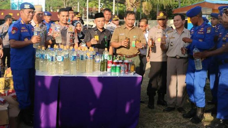 Ribuan Miras Selundupan Hasil Sitaan Ditpolairud Polda Papua Barat Dimusnahkan