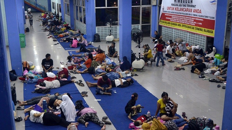 Ratusan Penumpang KMP Mutiara Persada II Demo, Jalur Pelabuhan Bakauheni Macet