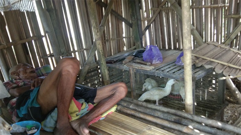 Kakek Sebatang Kara di Pekalongan Tinggal di Kandang Itik dengan Kondisi Sakit
