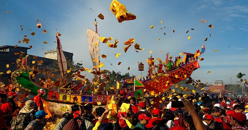Festival Bakar Tongkang, Ritual Budaya yang Mendatangkan Nilai Ekonomi di Riau