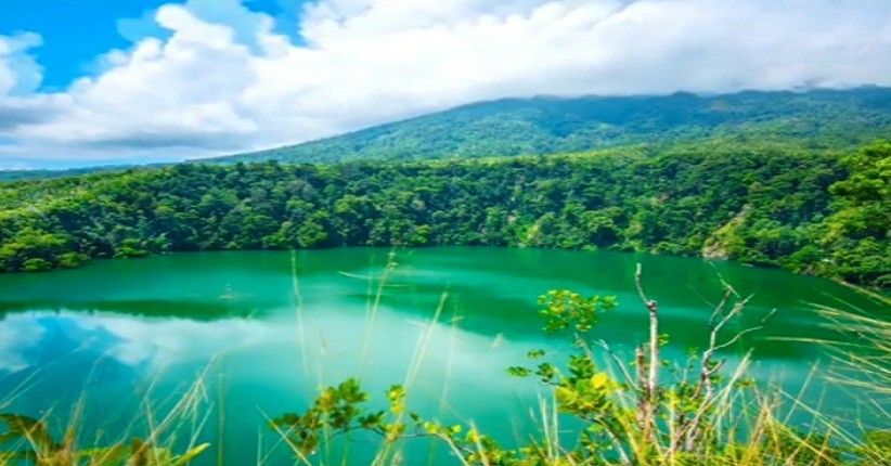Keindahan Danau Tolire di Kaki Gunung Gamalama, Unik dan Terkenal Mistis