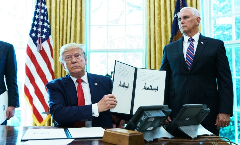 Trump Jatuhkan Sanksi ke Pemimpin Iran Ayatollah Ali Khamenei