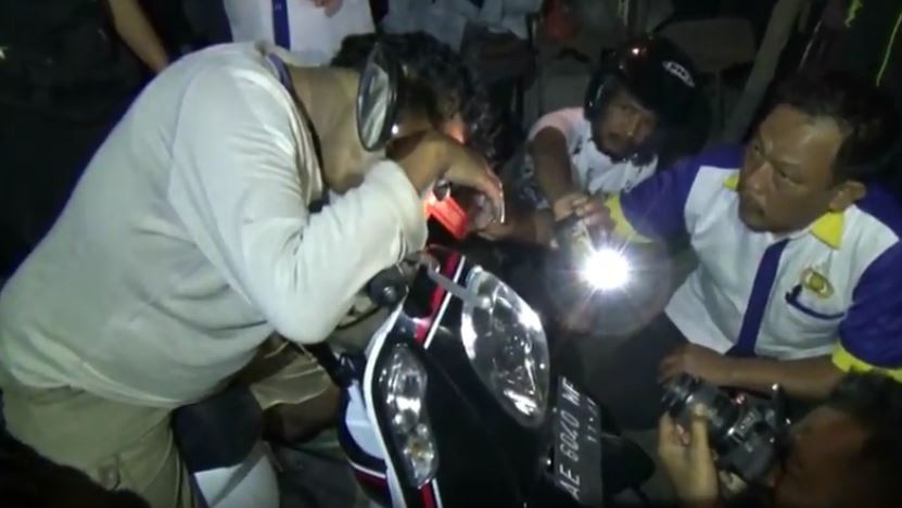 Pria di Ponorogo Tewas di Atas Motor, Polisi Temukan 2 Botol Miras Jenis Arak