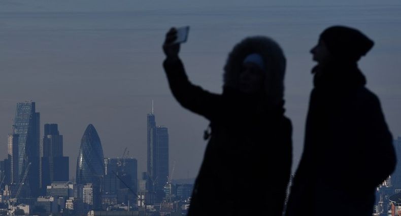 Jumlah Korban Tewas akibat Selfie Ekstrem Jauh Lebih Banyak dari Serangan Hiu
