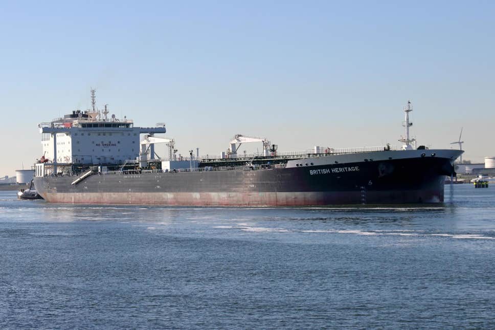 Iran Coba Rampas Kapal Tanker Minyak Inggris di Teluk Persia