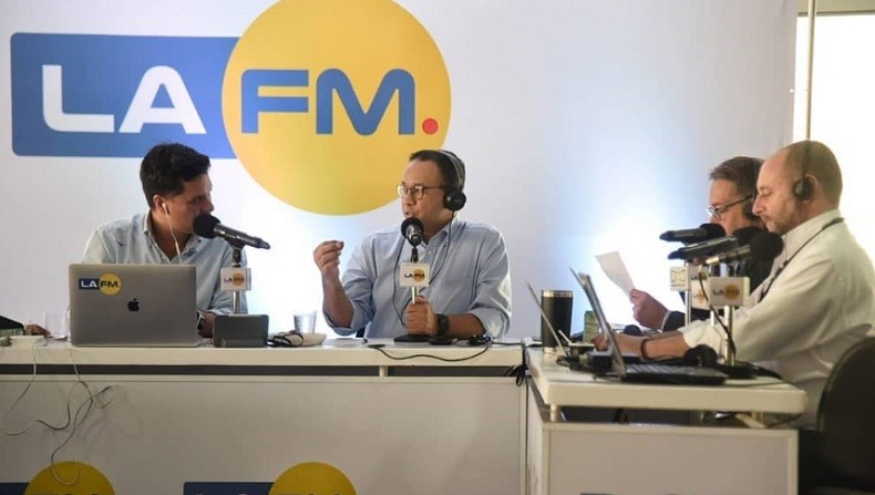 Gaya Anies Baswedan Siaran di Radio La FM Kota Medellin Kolombia