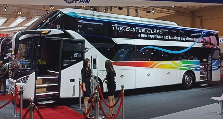 Bus Super Mewah dengan Tempat Tidur Nyaman Jadi Perhatian Pengunjung GIIAS