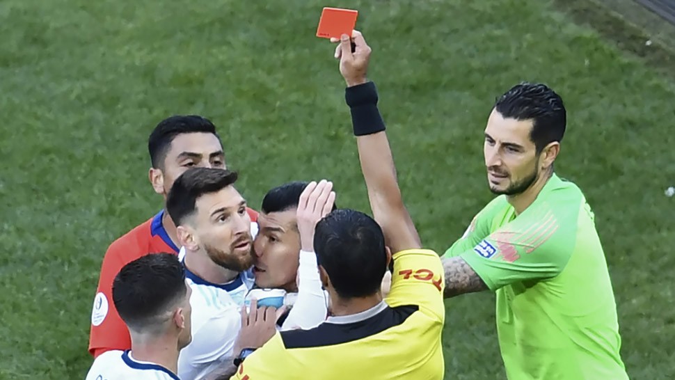 Buntut Kartu Merah, Messi Disanksi 1 Laga dan Denda Rp21 Juta