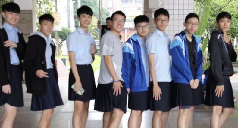 SMA di Taiwan Ini Perbolehkan Murid Laki-Laki Pakai Rok