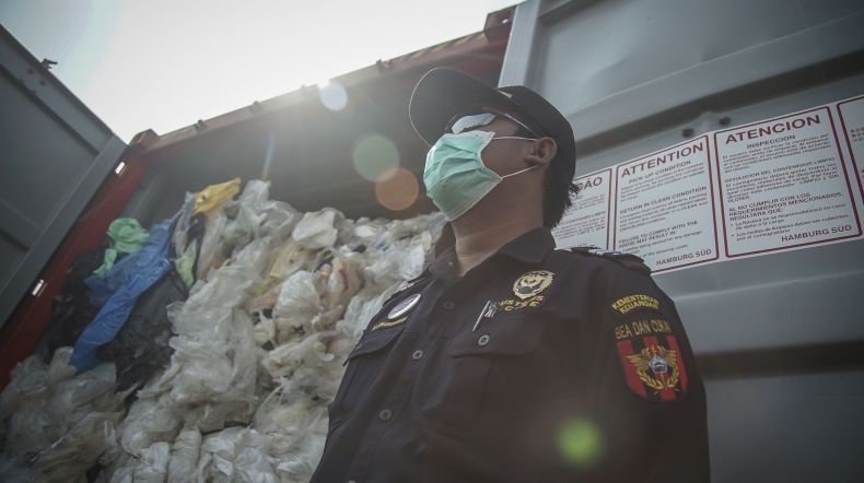 Indonesia Pulangkan 7 Kontainer Sampah ke Hong Kong dan Prancis