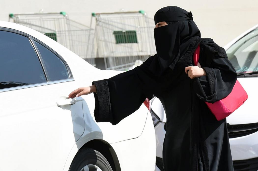 Arab Saudi Bolehkan Perempuan Bepergian ke Luar Negeri Tanpa Izin Wali Pria