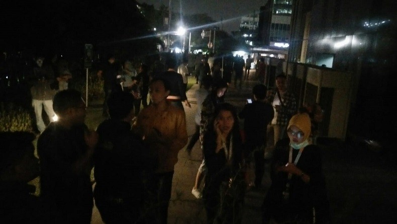 Gempa Banten M7,4, Warga Citayam Bogor Panik Berhamburan Keluar Rumah