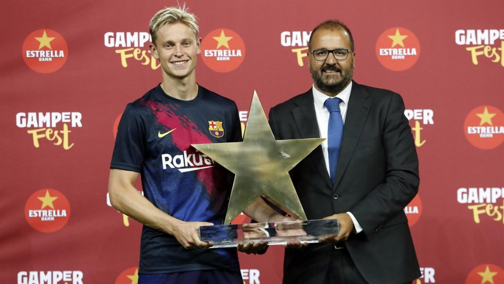 Barcelona Raih Trofi Joan Gamper, De Jong Dapat Pujian