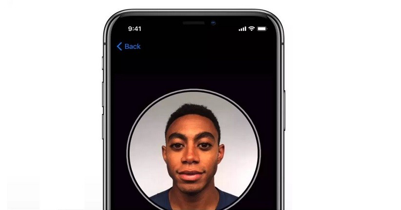 Berbekal Kacamata dan Selotip, Peneliti Berhasil Bypass Face ID
