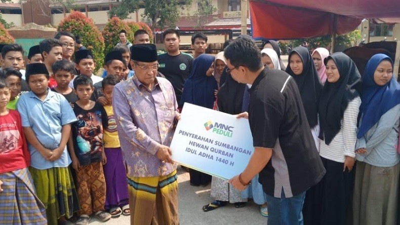 MNC Peduli Salurkan Hewan Kurban ke Ponpes Luhur Al-Tsaqafah dan Polres Jaktim
