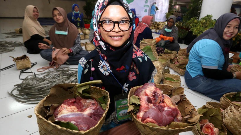 MUI Bali Larang Bungkus Daging Kurban Pakai Plastik, Ini Alasannya