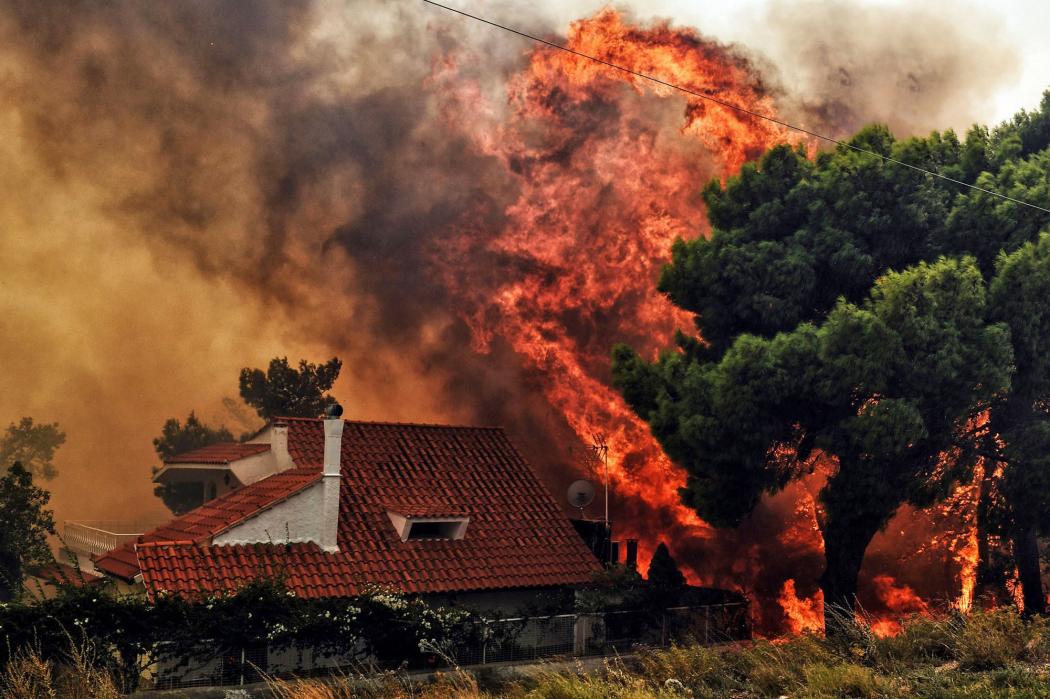 Yunani Masih Dilanda Kebakaran Hutan, Api Mulai Lalap Rumah Warga di Athena