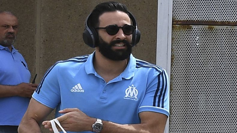 Pilih Bergulat di Acara TV Ketimbang Latihan, Adil Rami Dipecat Marseille