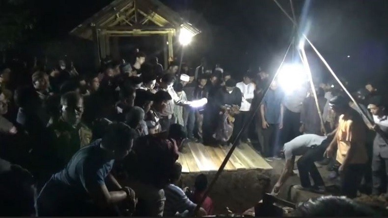 Ayah dan Anak Korban Pembunuhan Sadis di Serang Dimakamkan di Satu Liang Lahat