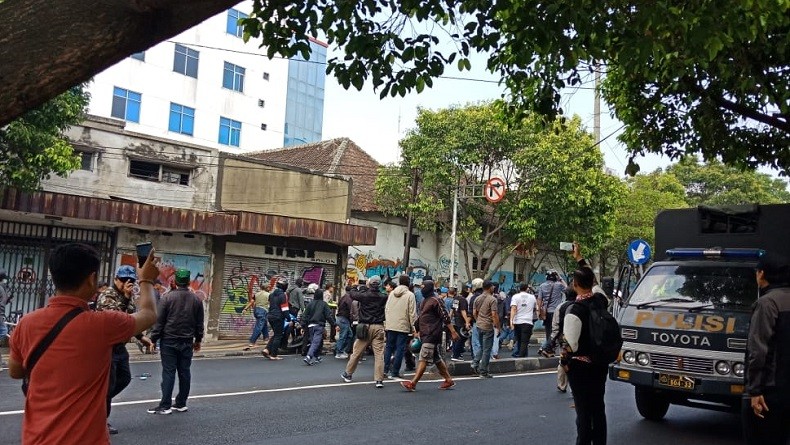 Demo Tuntut Papua Merdeka di Malang Berakhir Ricuh, Mahasiswa dan Polisi Terluka