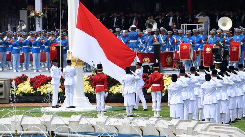 Tim Putih Bersiap Turunkan Bendera di Istana, Aisyah Rahmawati Pembawa Baki