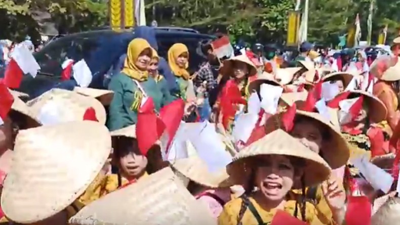 Ikut Karnaval HUT RI, Emak-Emak di Blitar Meninggal Dunia usai Jalan Kaki 1 Km