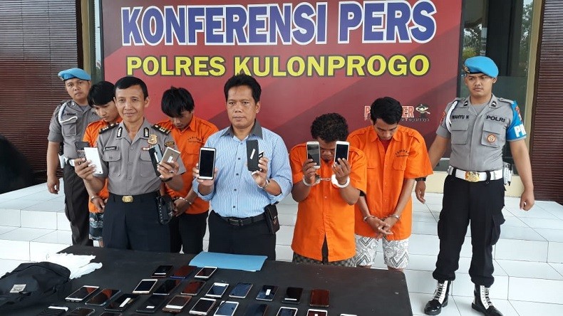 Komplotan Copet Beraksi saat Konser Tipe-X, 42 Ponsel Diamankan