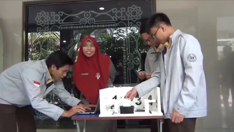 3 Pelajar SMA Muhammadiyah Sidoarjo Sukses Ciptakan Prototipe Smart Parking